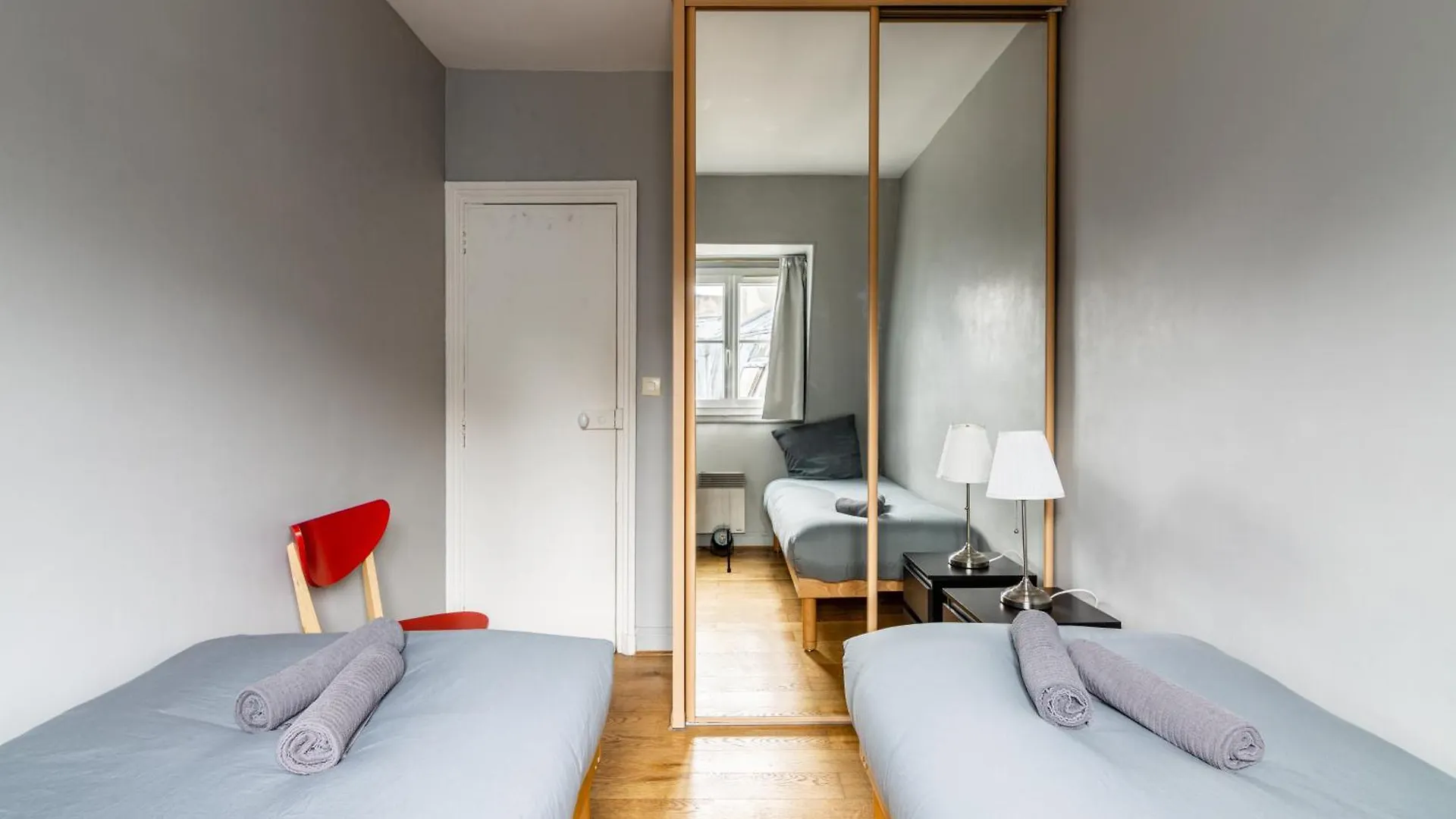 Luxurious 2 Bedroom Tour Eiffel Bourdonnais Free Netflix Paříž 0*,  Francie